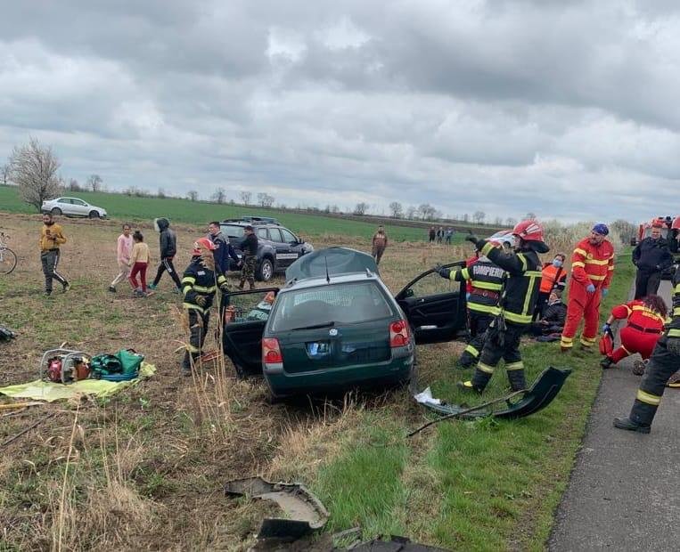 Accident rutier pe DJ 709J între localitățile Iratoșu și Variașu Mic, rezultând  șase victime dintre care una încarcerată (FOTO)