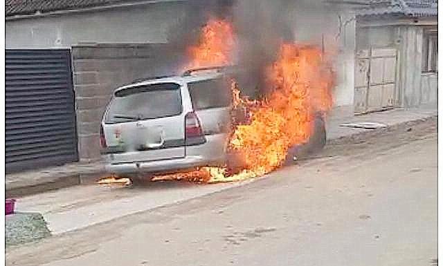 De 1 Aprilie un individ si-a dat foc ... la mașină în comuna Vladimirescu