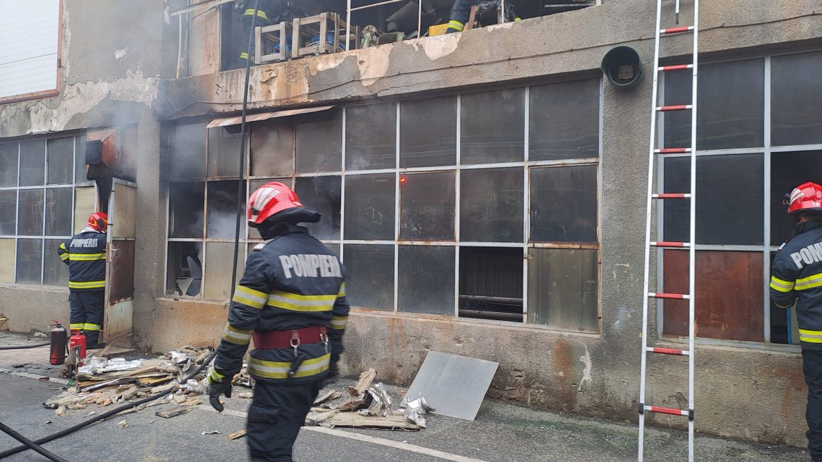  Incendiu la Feronerie pe Calea 6 Vânători