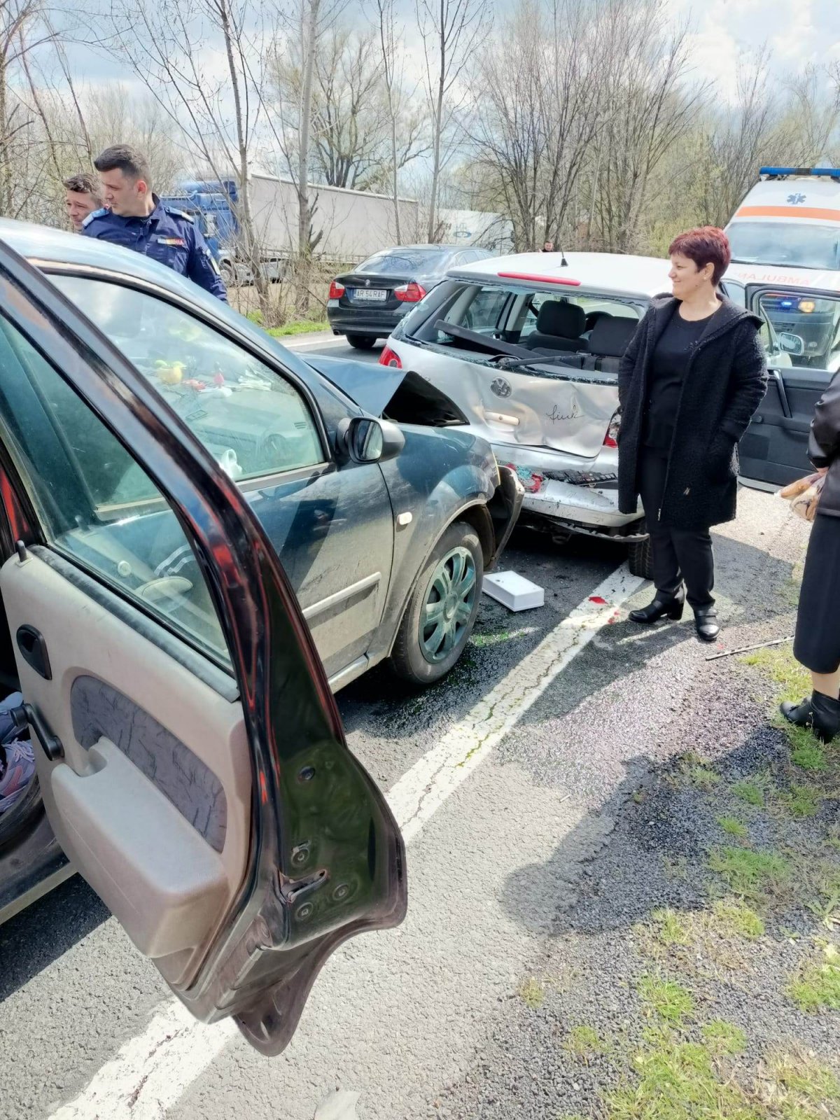 (FOTO) Accident rutier pe DN79 Arad-Oradea / UPDATE: În urma impactului, au fost rănite trei persoane