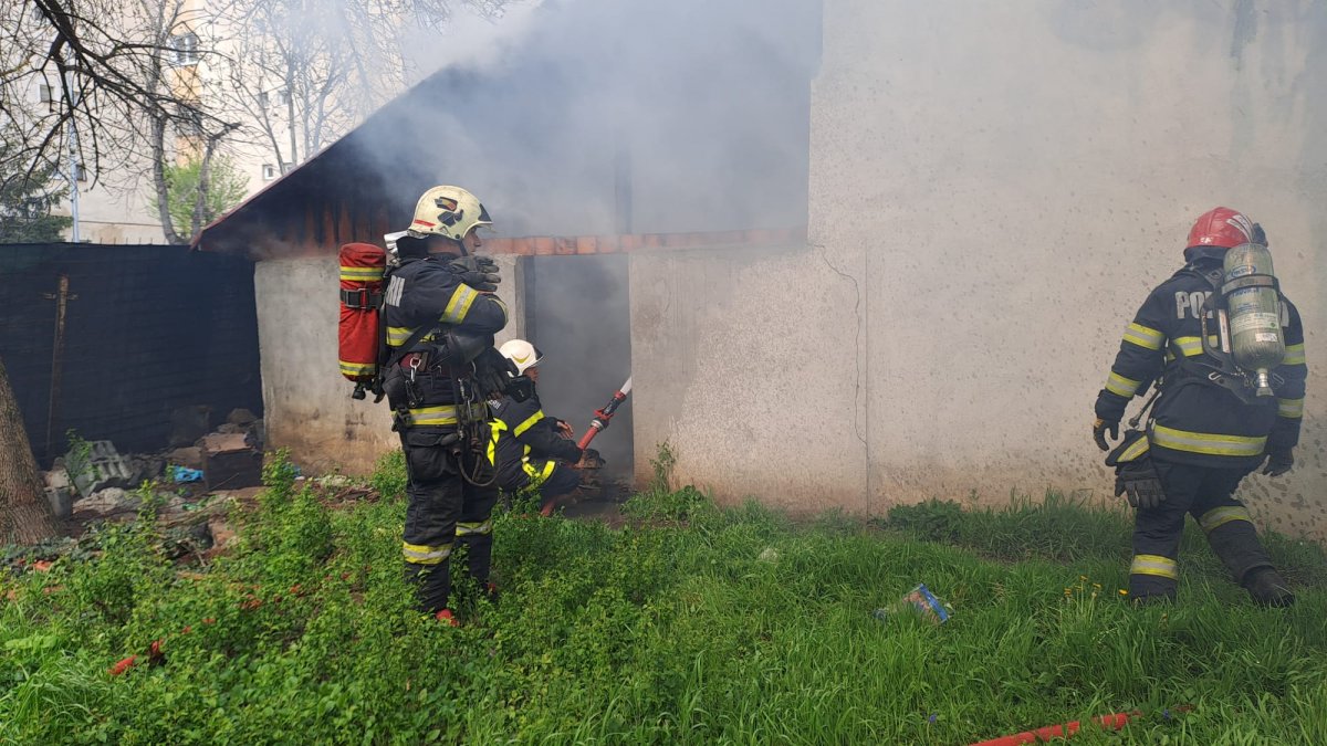  Incendiu la o casă părăsită în Municipiul Arad, str. Aleea Dezna