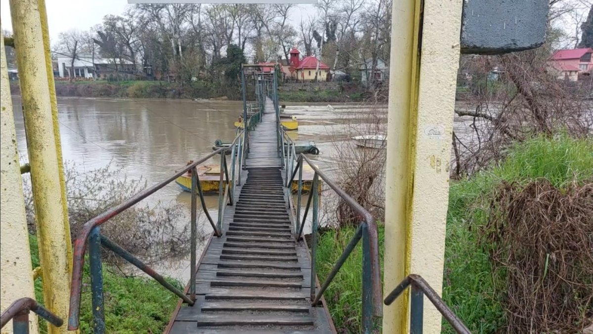 În linie dreaptă cu realizarea noii pasarele spre Trei Insule