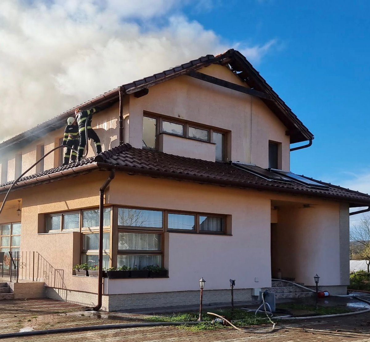 Incendiu izbucnit la o pensiune din localitatea Lalașinț