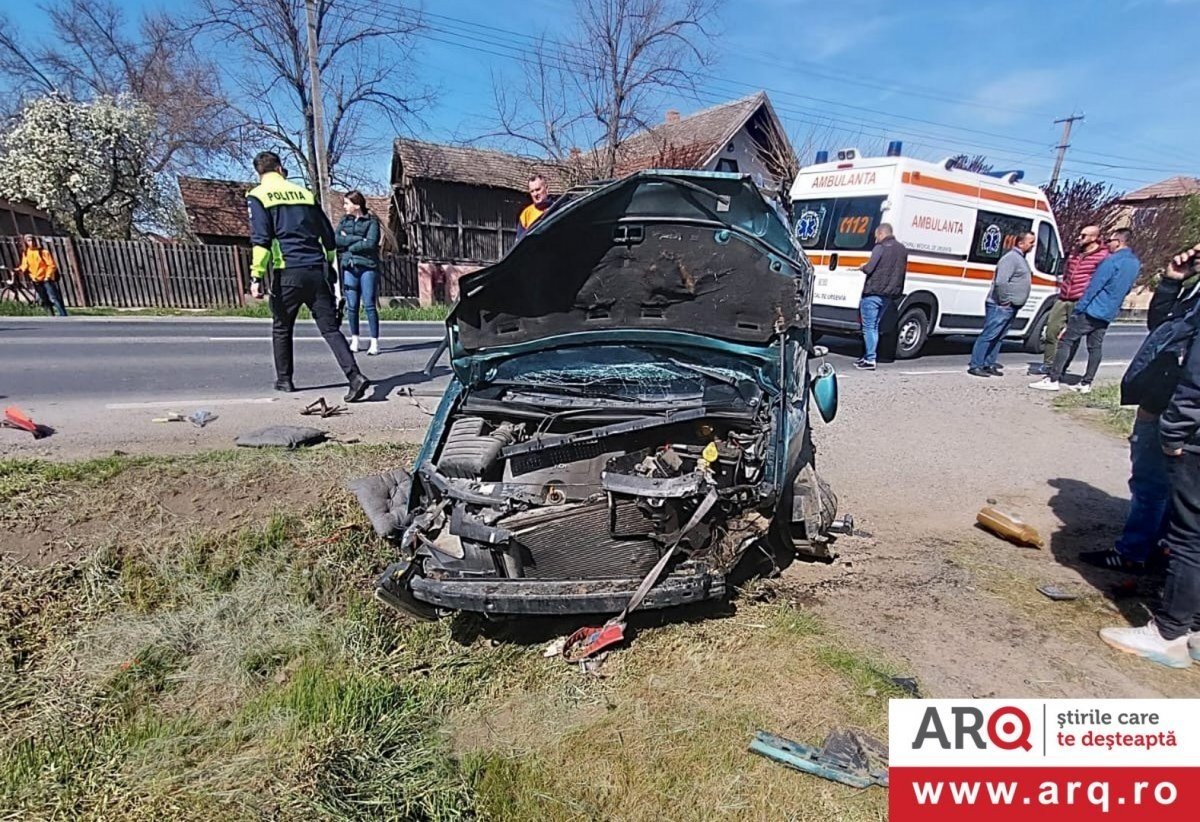 Accident rutier cu autoturism răsturnat în afara părții carosabile în localitatea Felnac