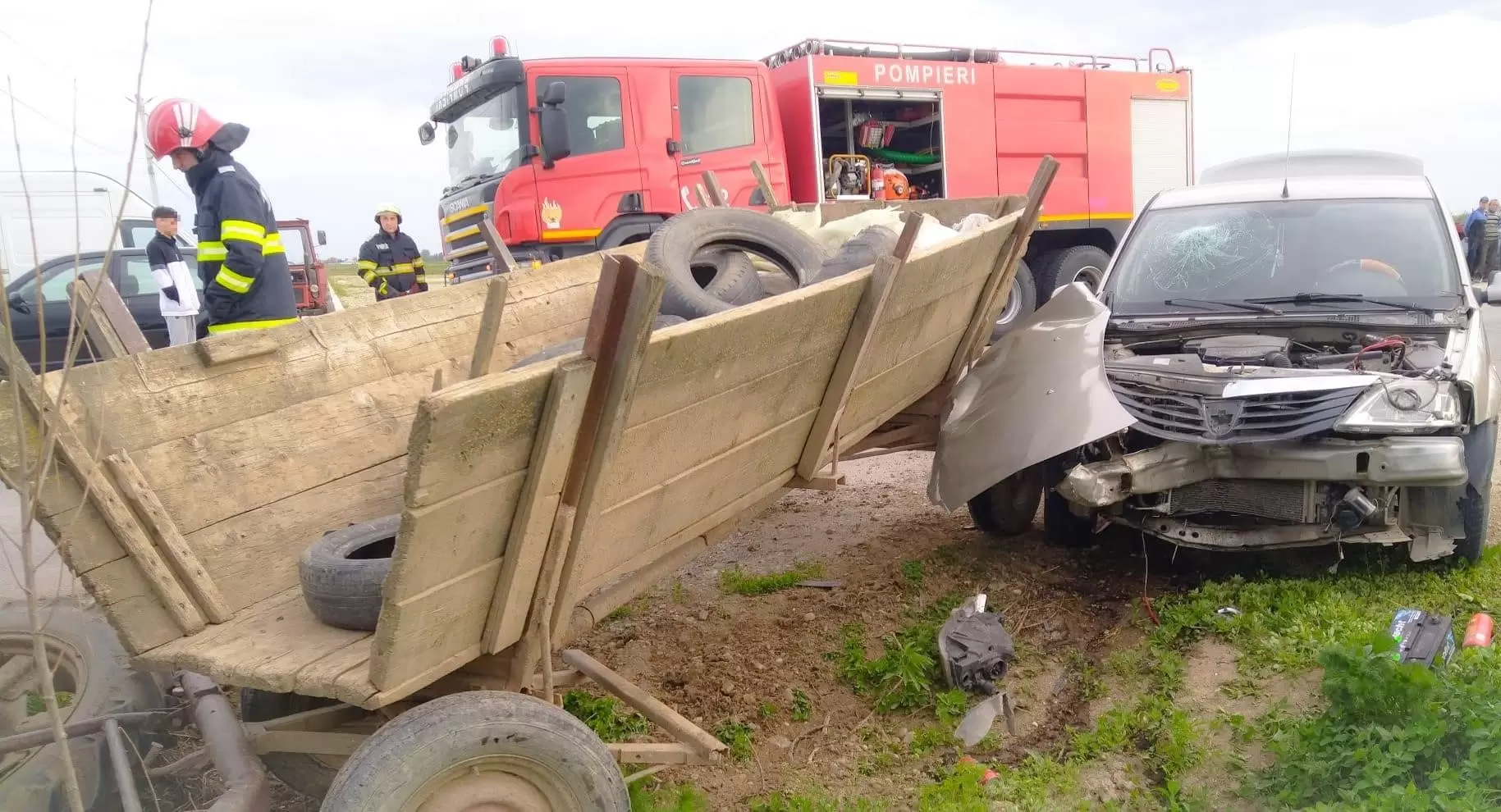 Un autoturism a lovit o căruță între localitățile Nădab și Șimand