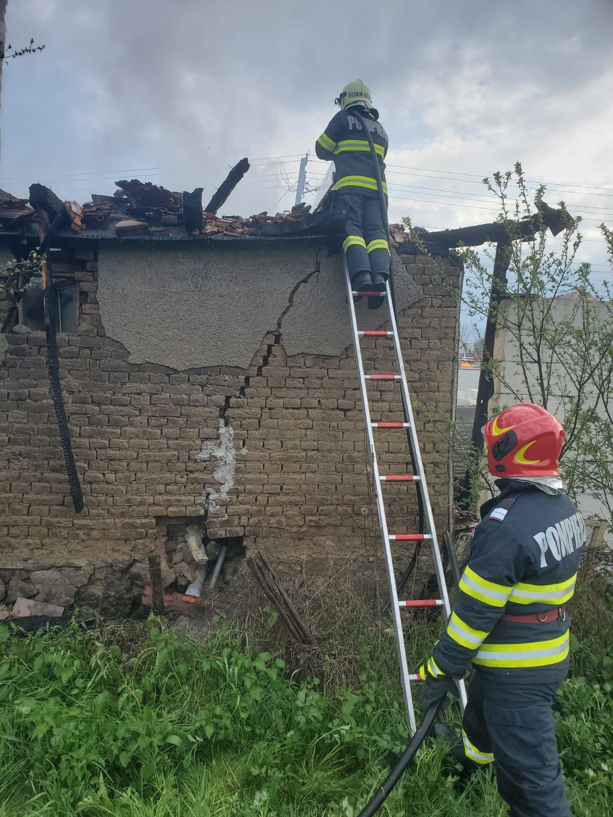 Incendiu izbucnit la acoperișul unei case din localitatea Halmagiu