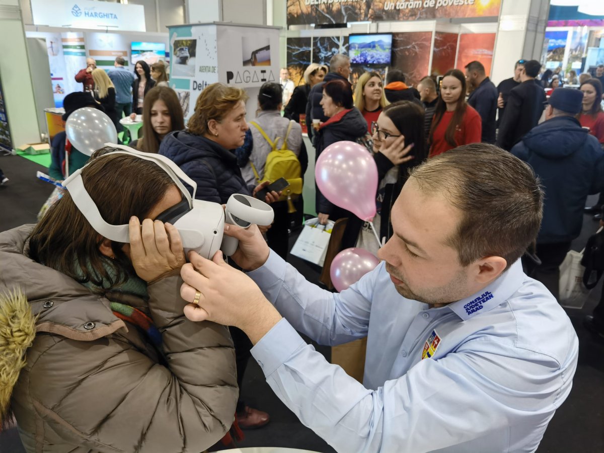 Andrei Ando: „180 de bucureșteni au venit în excursie virtuală la Arad” (FOTO)