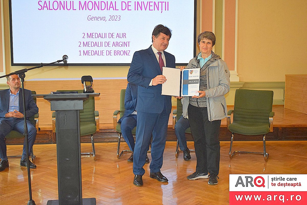 Dialog între elevii Centrului Județean de Excelență și inventatorii arădeni medaliați la Salonul Mondial de Invenții de la Geneva