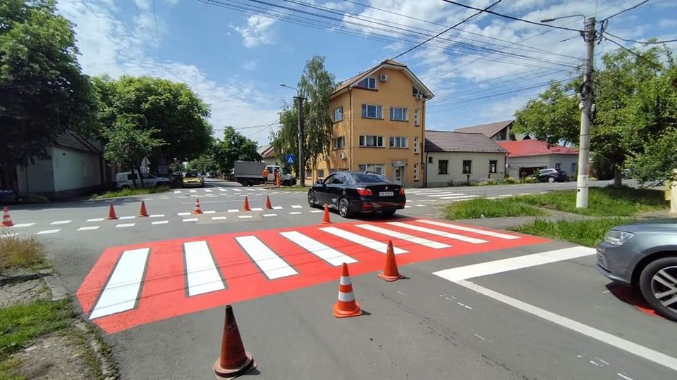 Marcaje rutiere suplimentate pentru evitarea accidentelor (FOTO)