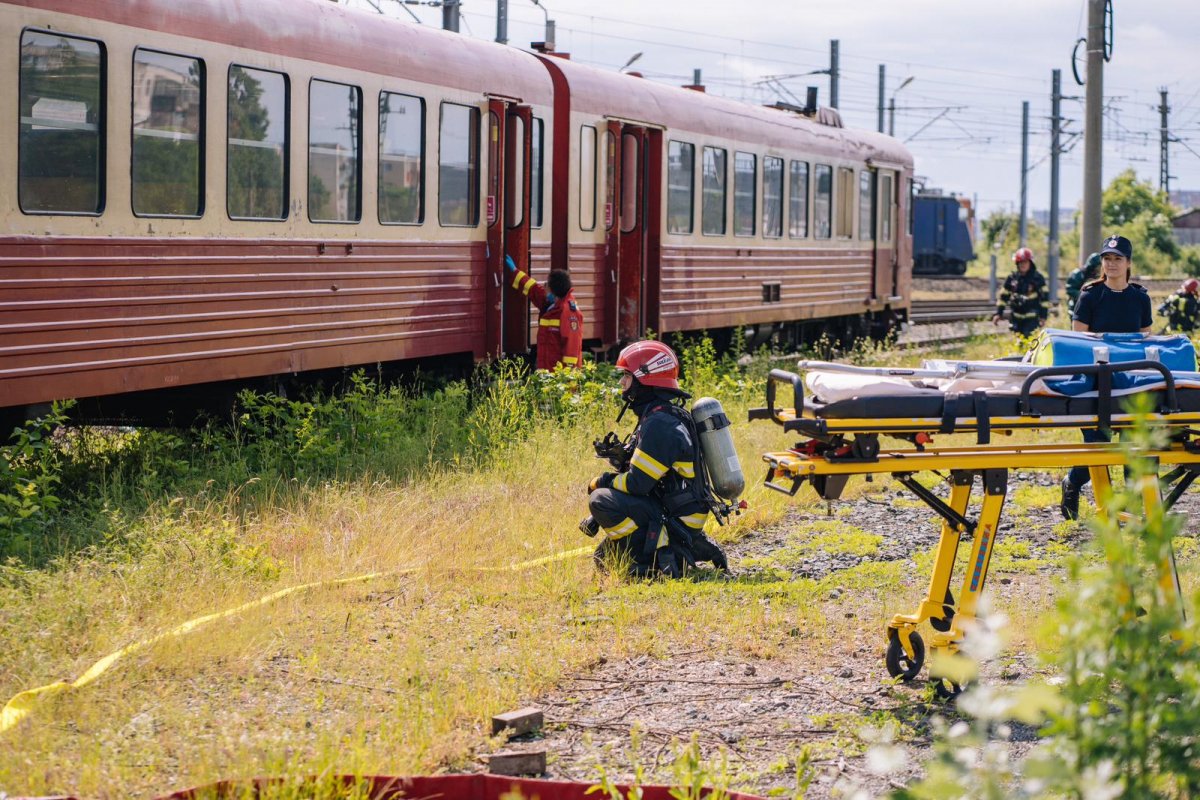 Un ciudat a luat trei ostatici într-un tren din Arad