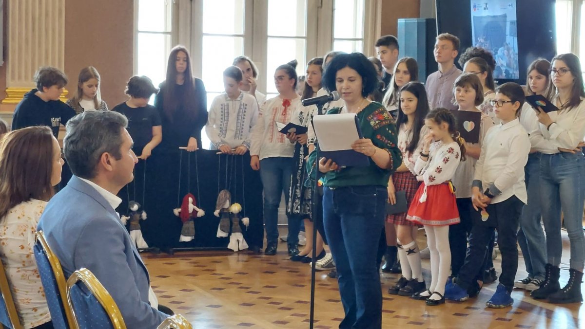 Ziua Eroilor Noștri – recital de poezie și muzică patriotică (FOTO)