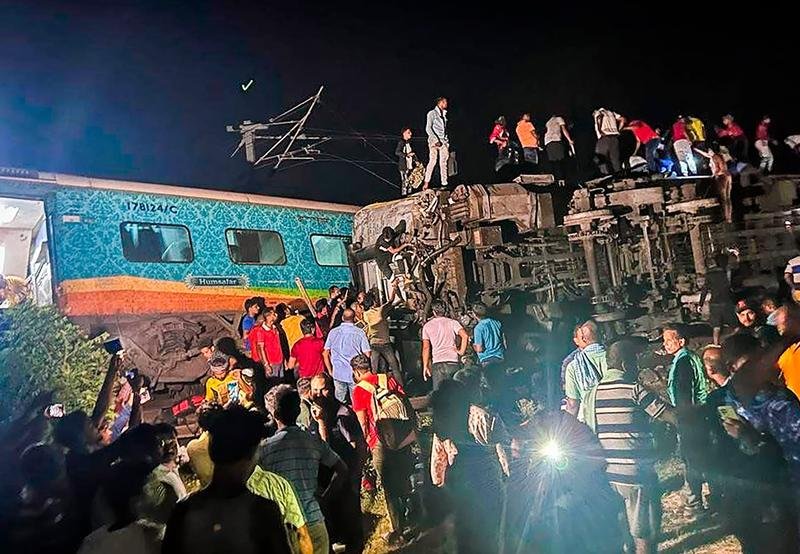 Catastrofă feroviară soldată cu aproape 300 de morți și 900 de răniți