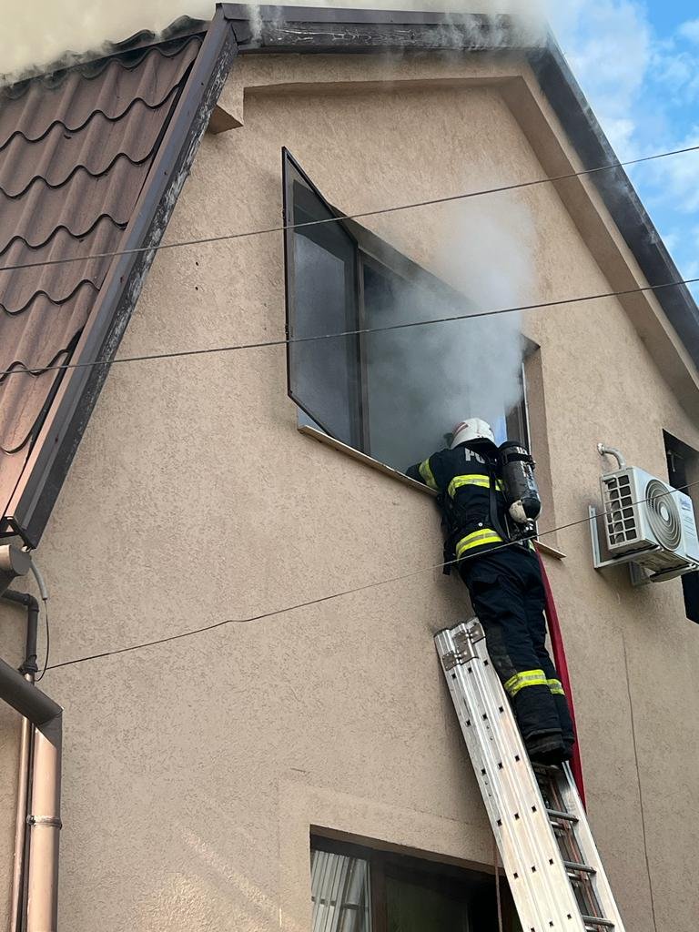 Incendiu la o casă pe str. Constituției