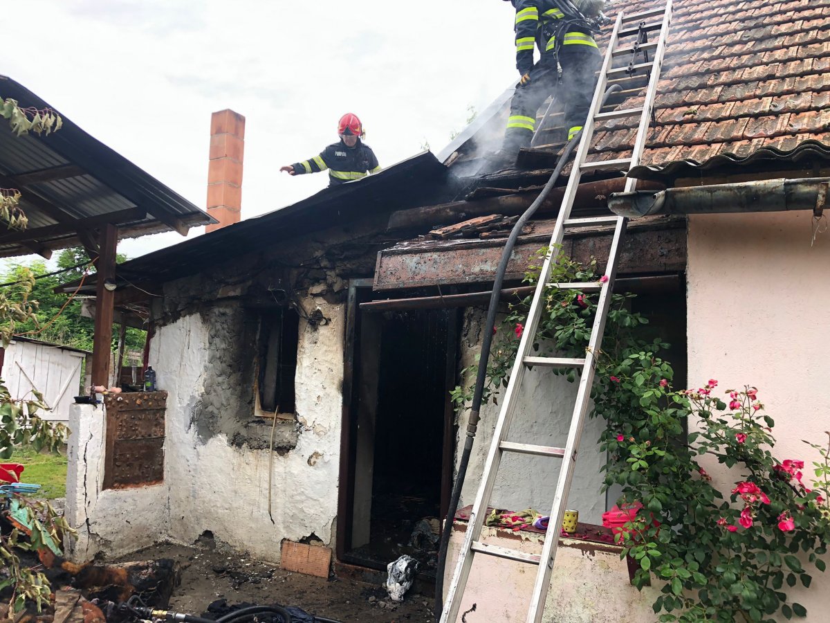 Incendiu la o casă particulară în orașul Curtici