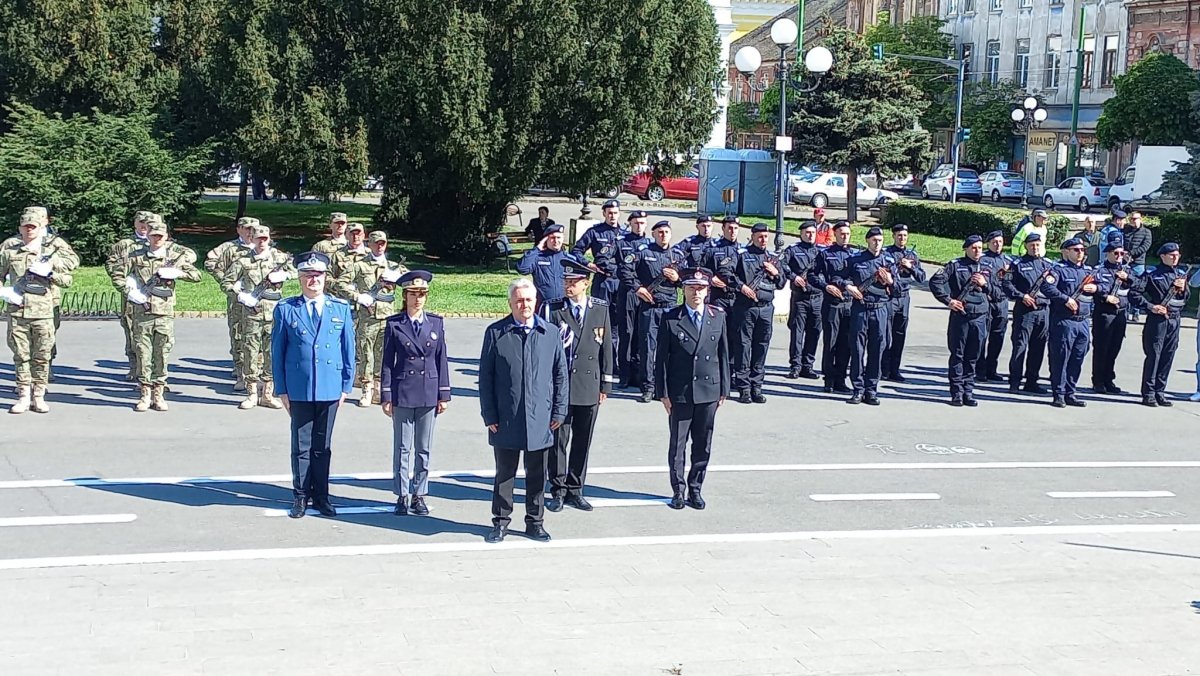 Ceremonial militar în Piaţa Avram Iancu (FOTO)