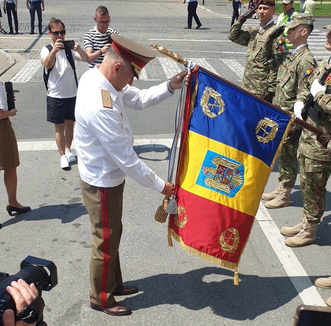 Drapelul de Luptă al Batalionului 191 Infanterie „Colonel Radu Golescu” a fost decorat cu prilejul Zilei Drapelului Naţional (FOTO)