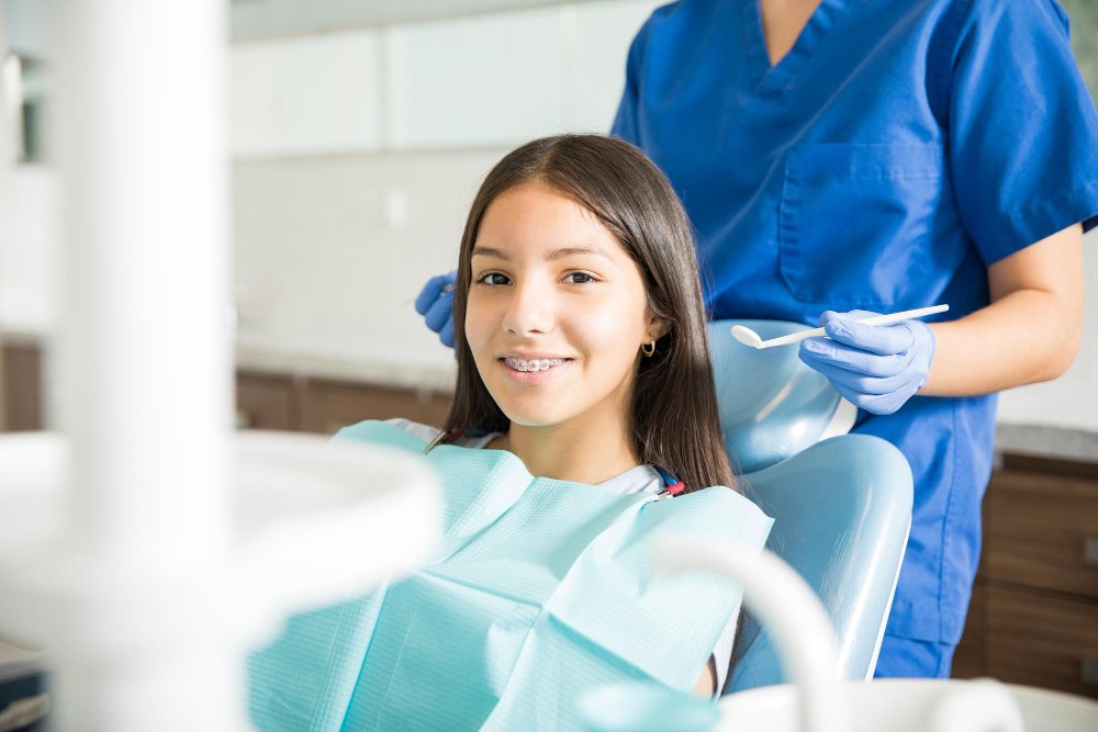 Care sunt beneficiile tratamentelor ortodontice pediatrice și la ce vârstă este indicat să le începi