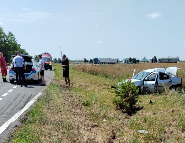 Accident cu un camion contra autoturism la Vinga