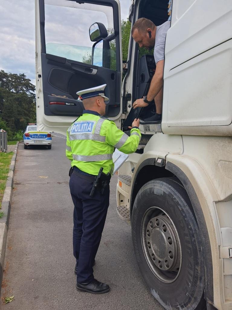 (FOTO) Razie în rândul transportatorilor de mărfuri