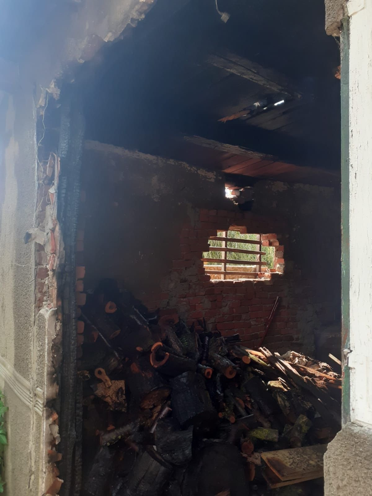 Incendiu izbucnit la o anexă gospodărească din localitatea Gurba