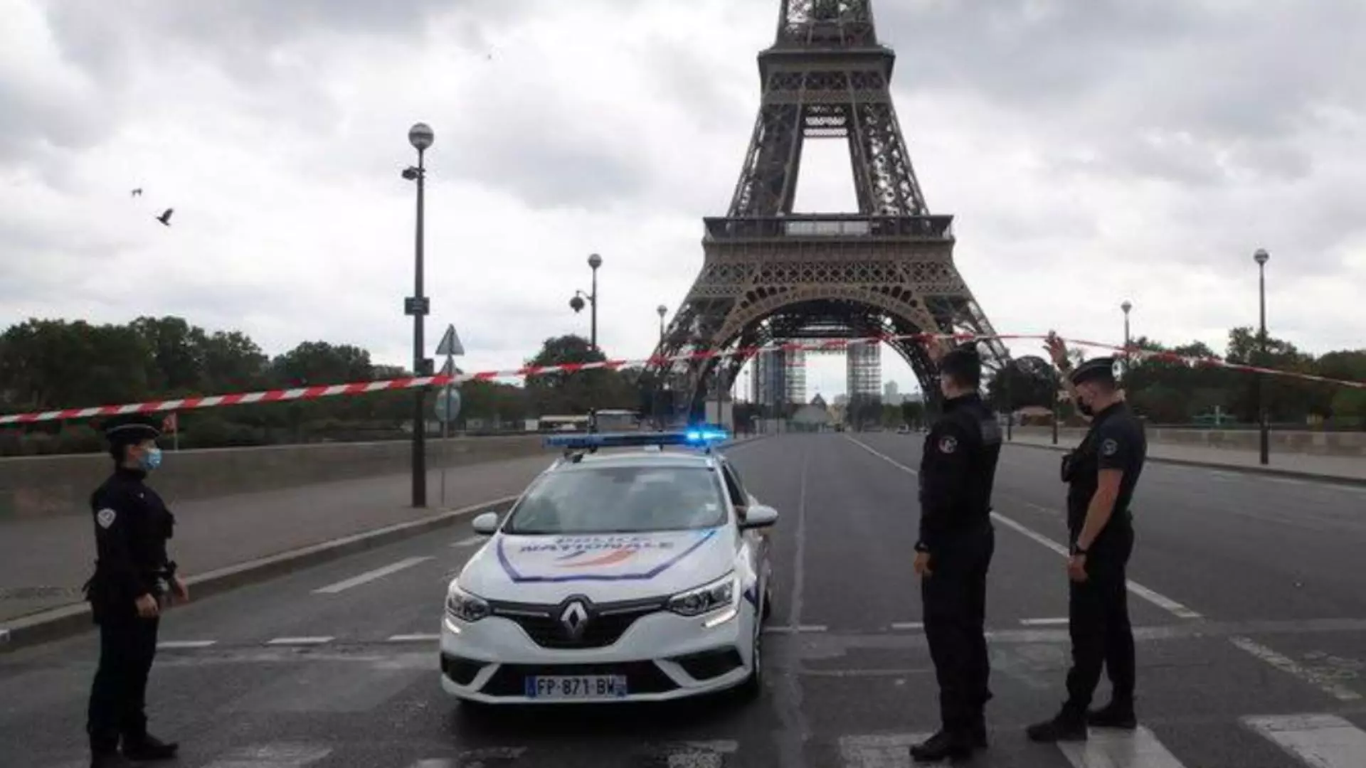 Amenințare cu BOMBĂ la Paris: Turnul Eiffel, evacuat de urgență - Mobilizare masivă de forțe 