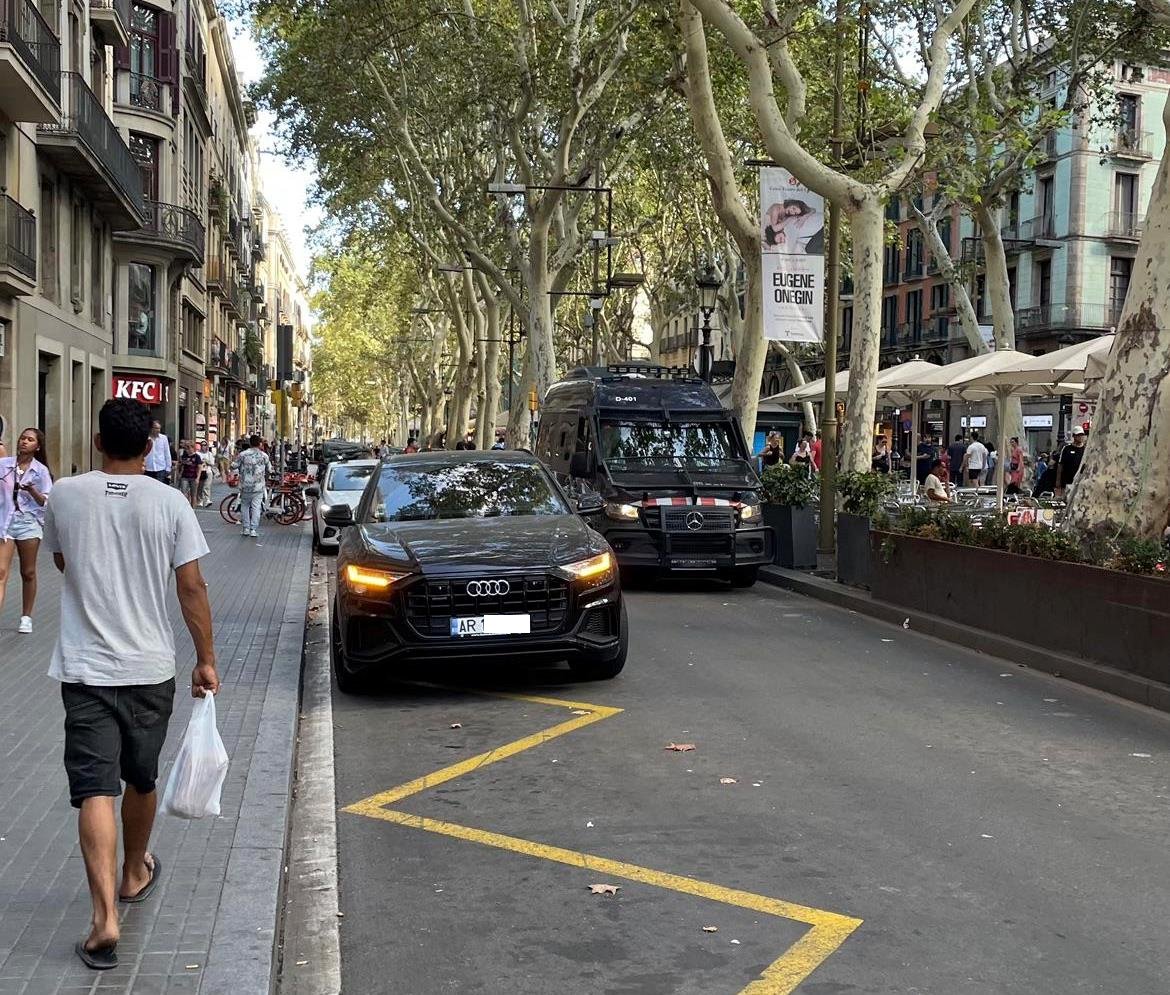 Şofer arădean devenit celebru în mediul online, după o parcare făcută în Barcelona