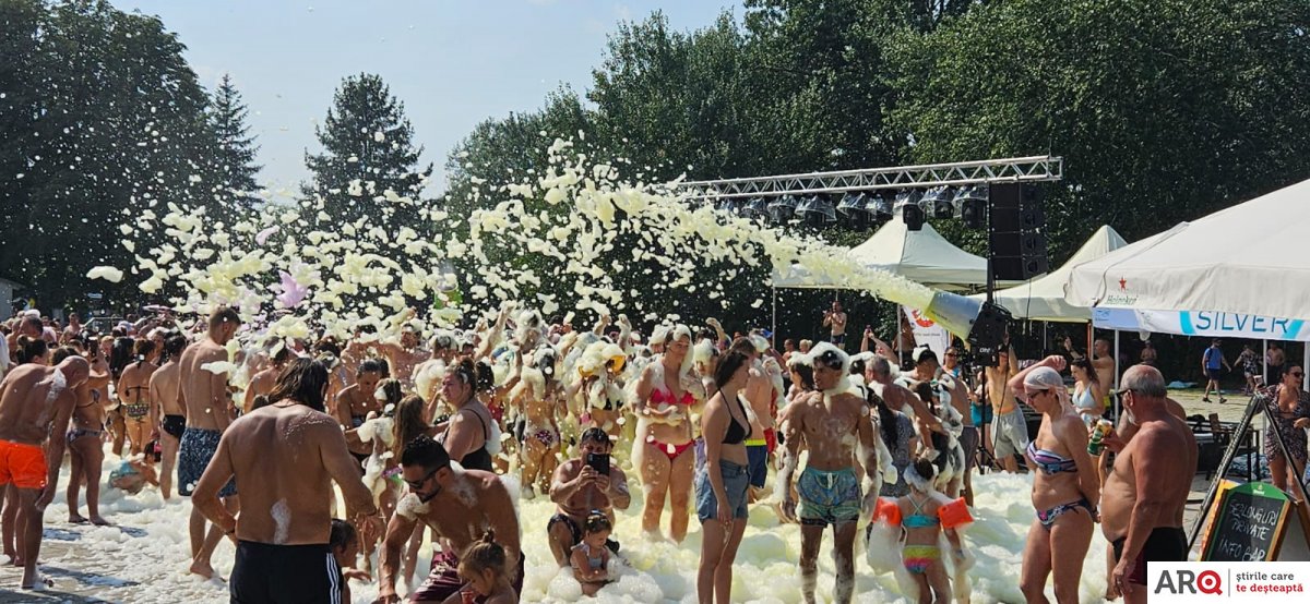 Apă, soare, muzică, dans şi voie bună pe ştrand, de Zilele Aradului (FOTO)