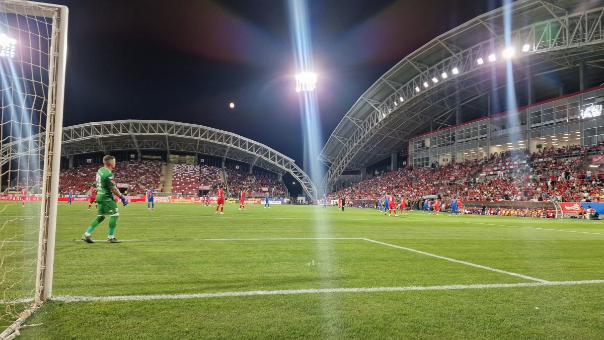 Victorie importantă pentru UTA în fața FCSB, scor 2-1, după ce oaspeții au condus 1-0