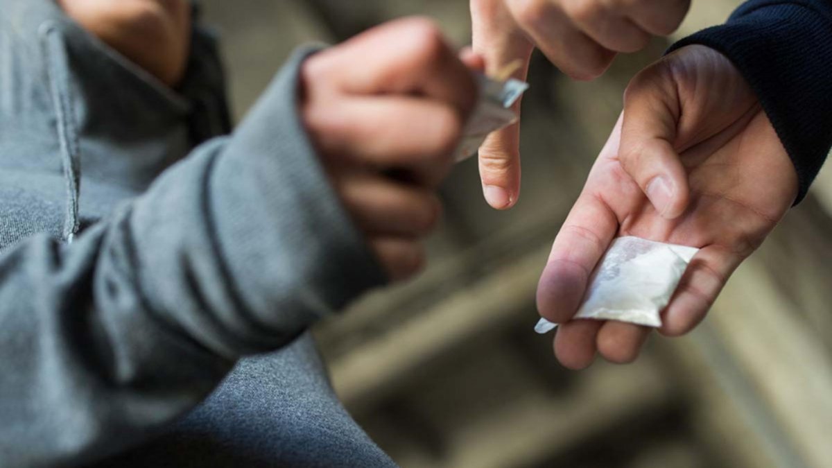 La început de an şcolar: Poliţia şi celelalte instituţii caută dealerii de droguri care îşi vând marfa în apropierea unităţilor de învăţământ sau chiar în şcoli