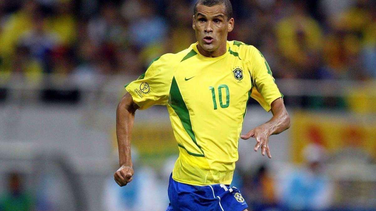 RIVALDO investeşte în fotbalul românesc