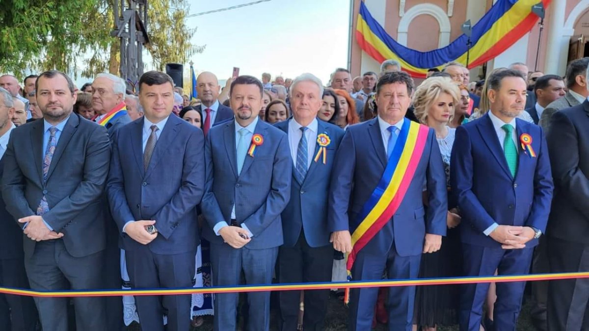 Peste 500 de arădeni la Serbările Naţionale de la Ţebea, pentru a comemora 151 de ani de la moartea Crăişorului Munţilor (FOTO)