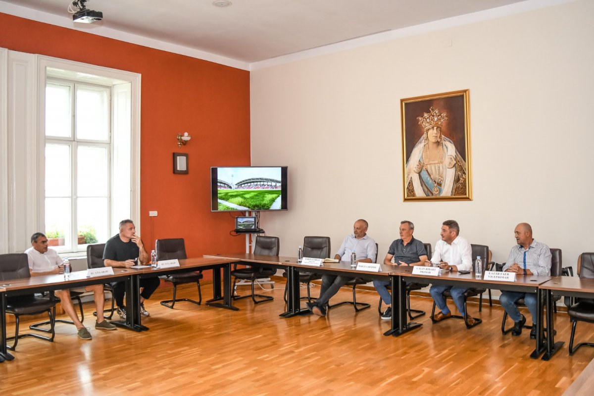 Când încep lucrările de schimbare a gazonului pe Arena „Francisc Neuman” şi când vor fi terminate (FOTO)