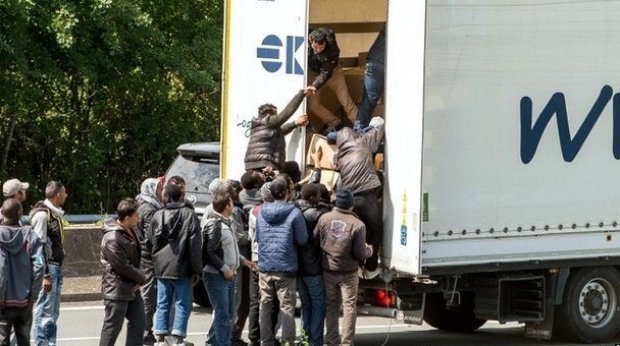 Bărbat trimis în judecată pentru trafic de migranți. Vezi modul de operare folosit