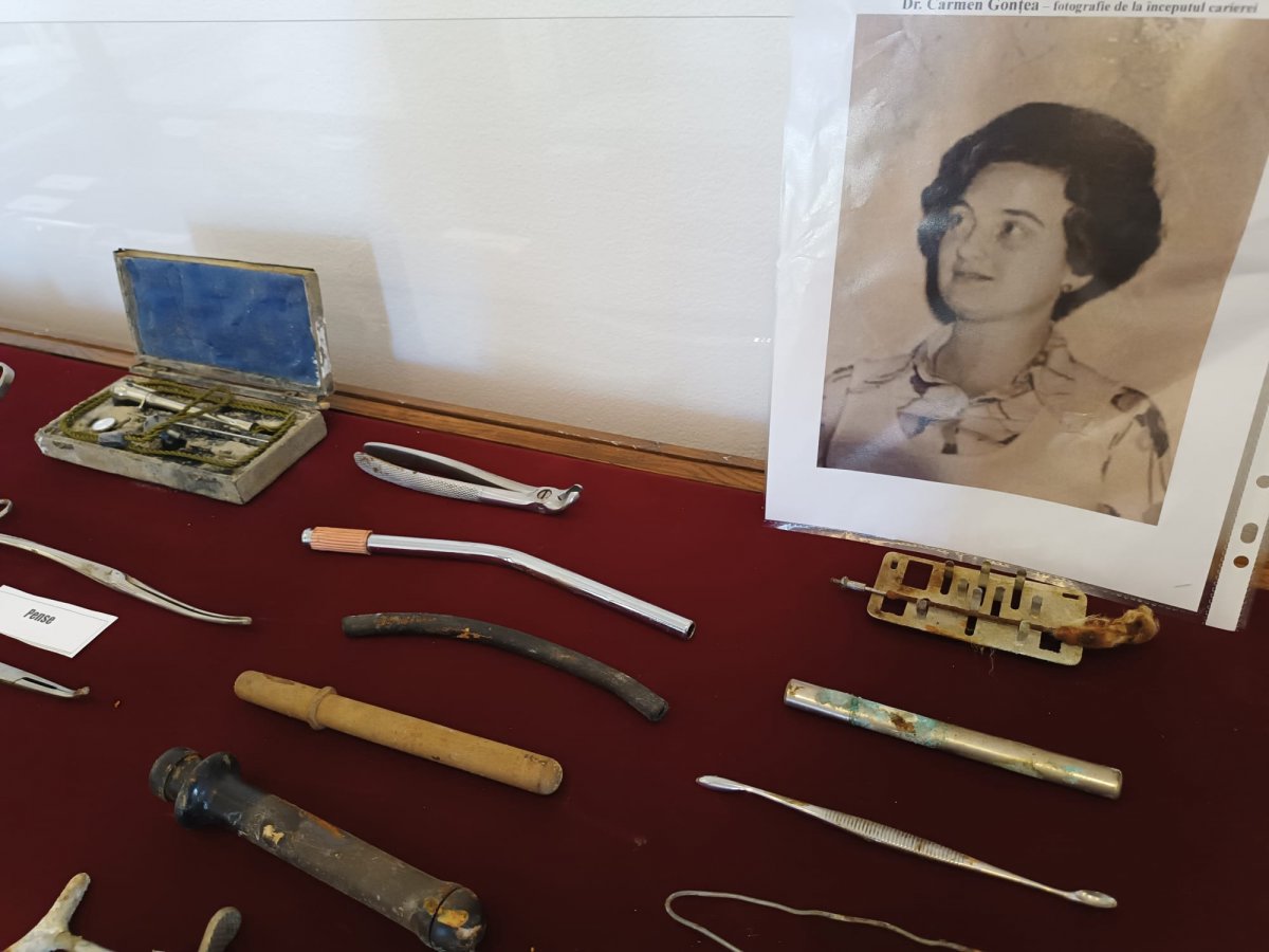 Colecția privată de obiecte medicale a familiei dr. Gonțea, expusă la Muzeul Preparandiei (FOTO)