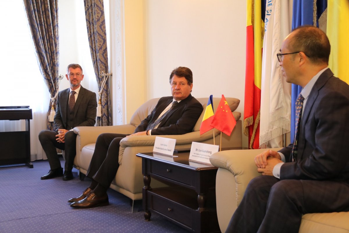 O delegație chineză pregătește o vizită de afaceri la Arad (FOTO)