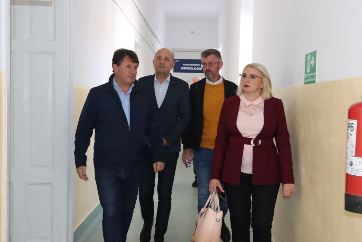 Iustin Cionca: „Degeaba aducem zeci de milioane de euro pentru lucrările mari la spital, degeaba construim patru spitale noi sau cumpărăm cinci computere tomograf, dacă schimbările se împiedică la pașii mici!”