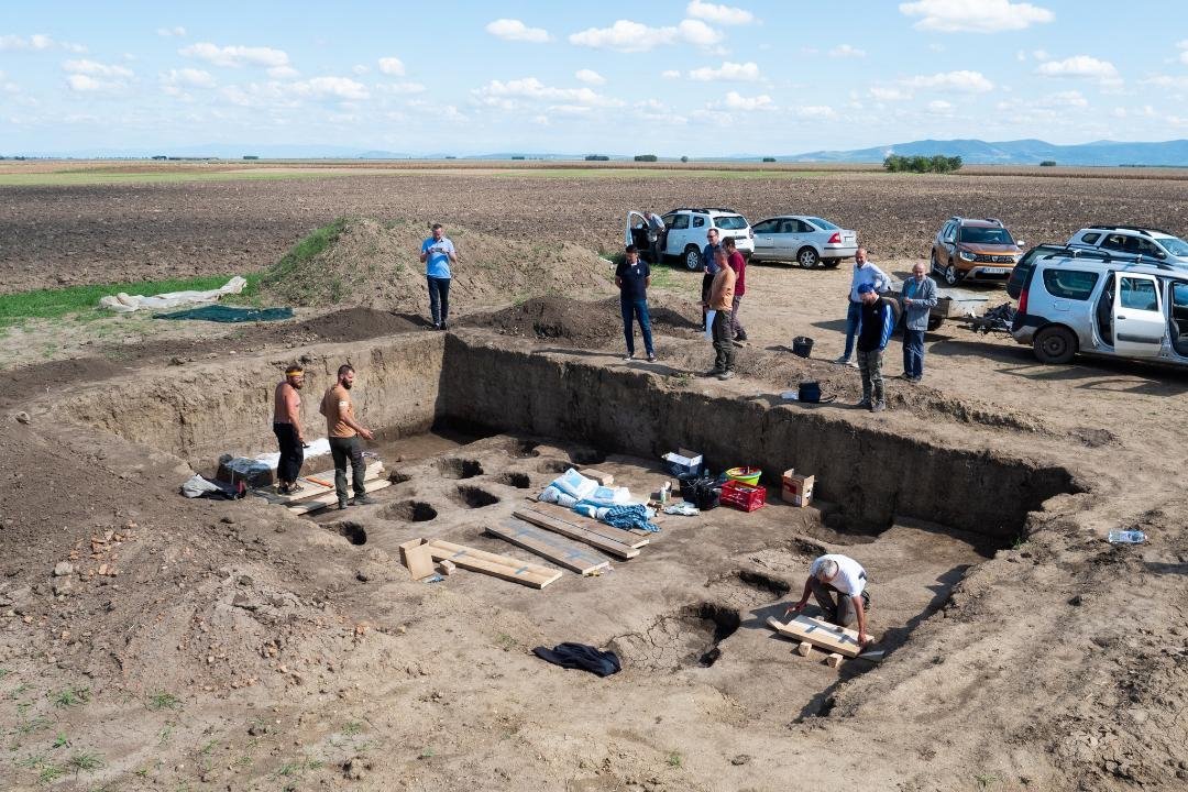 „Sântana Cetatea Veche”, un film despre şantierul arheologic care încearcă să scoată la lumină o „Troia” a zonei Carpaţilor, deschide Zilele Complexului Muzeal Arad (FOTO) / UPDATE: Cinema Arta: „O bijuterie strălucitoare despre trecutul nostru”