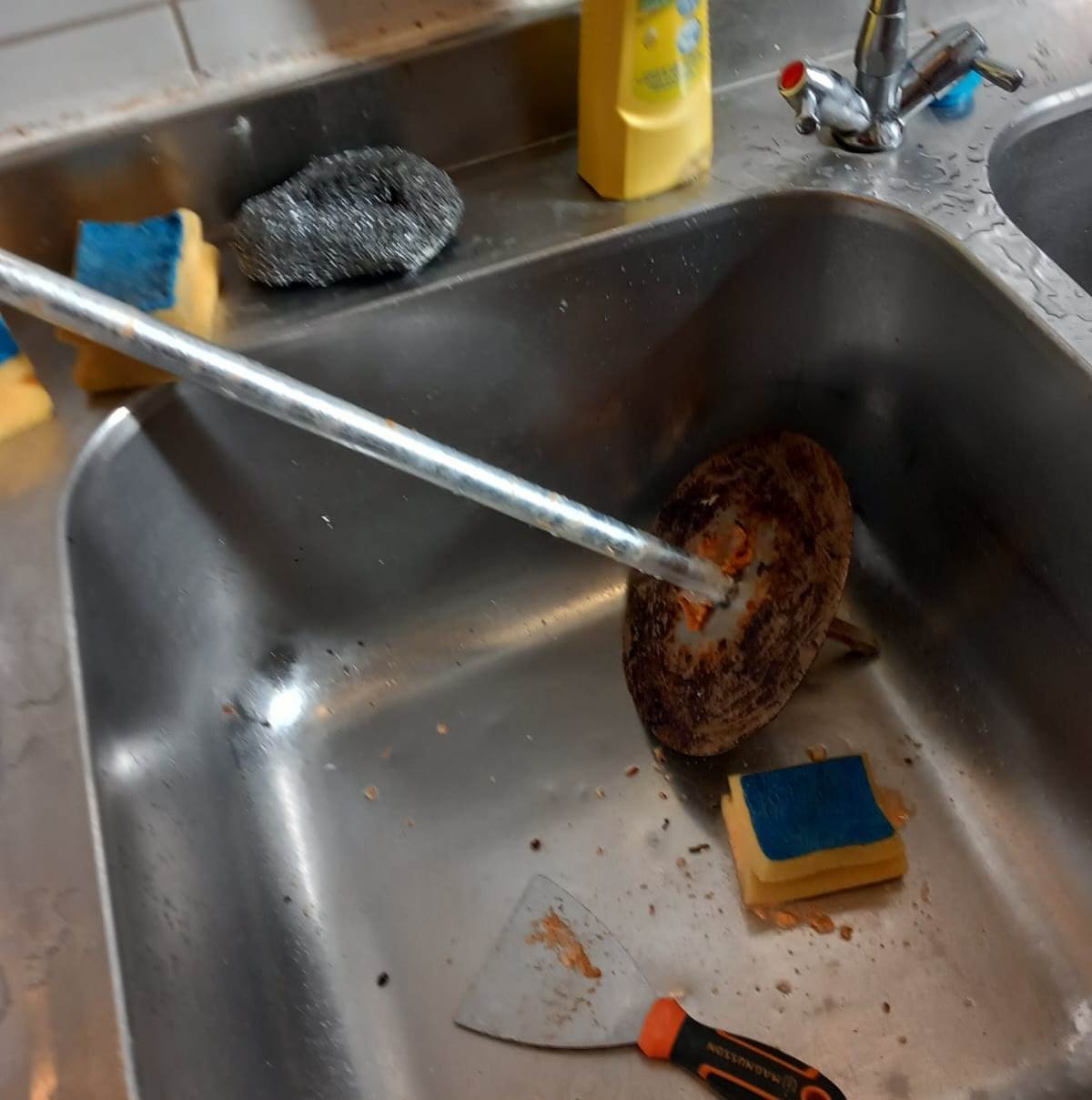 SHOCK KEBAB şi KEBAB HOUSE închise temporar de Protecţia Consumatorilor; ce au găsit acolo inspectorii CJPC în urma unor SESIZĂRI (FOTO)