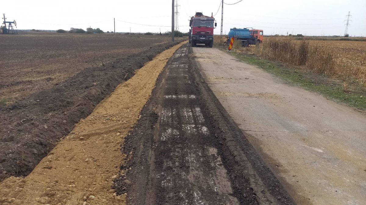 Fără utilaje agricole pe drumurile naţionale şi judeţene; la Pecica se fac drumuri pentru fermieri (FOTO)