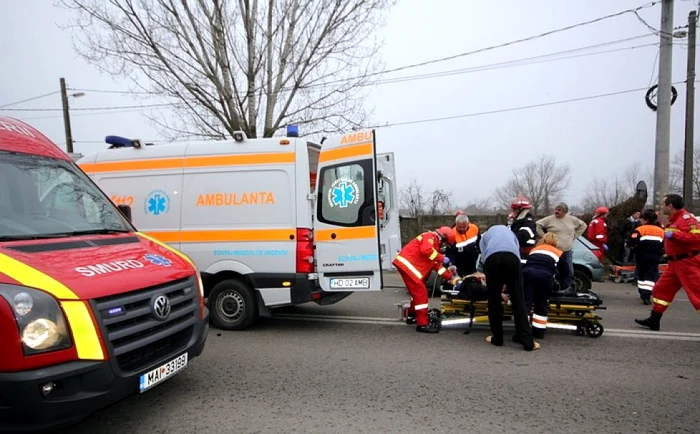Doi pietoni accidentați în Grădiște / UPDATE: În ciuda eforturilor depuse de echipajul medical, femeia a murit