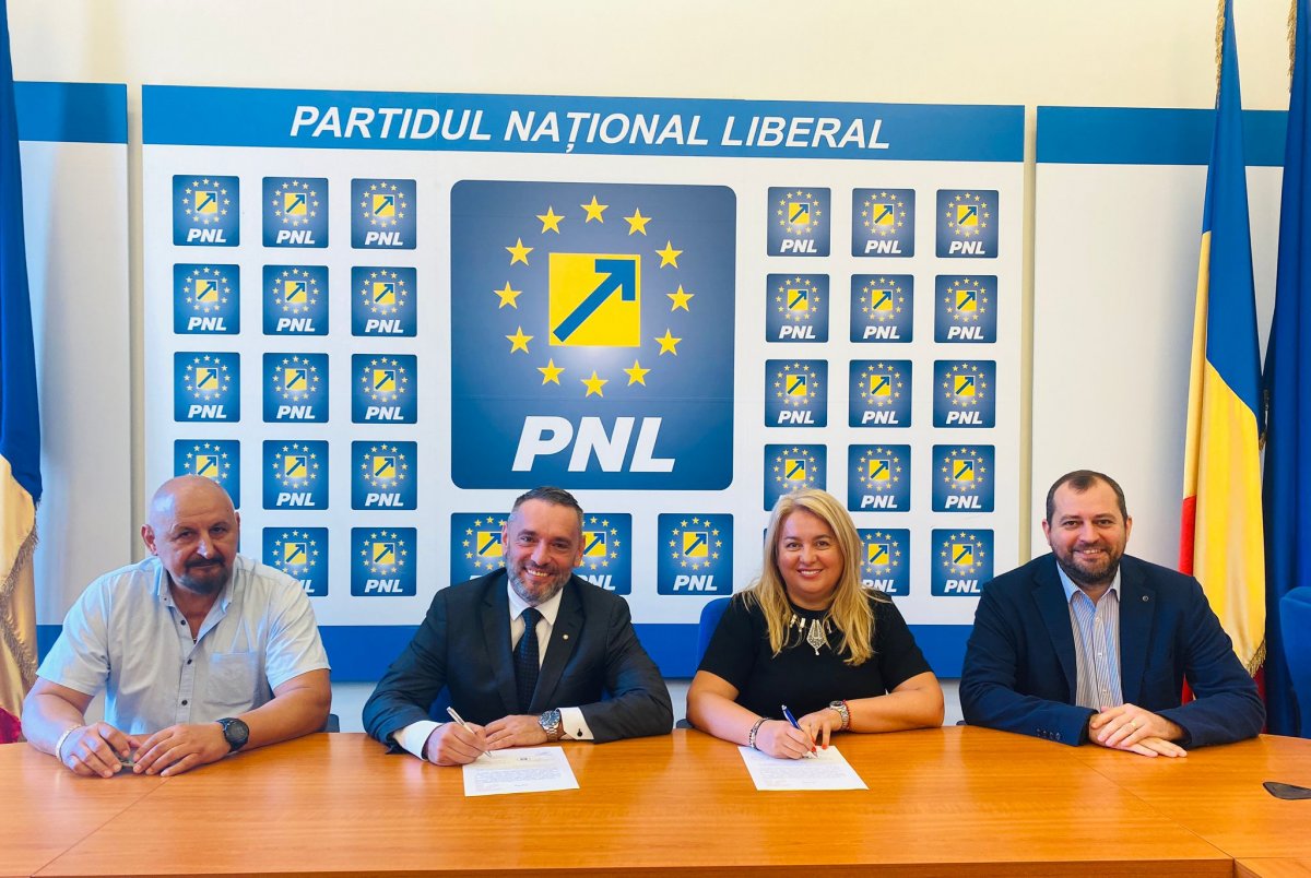 Fuziunea PNL – ALDE a fost semnată la Arad