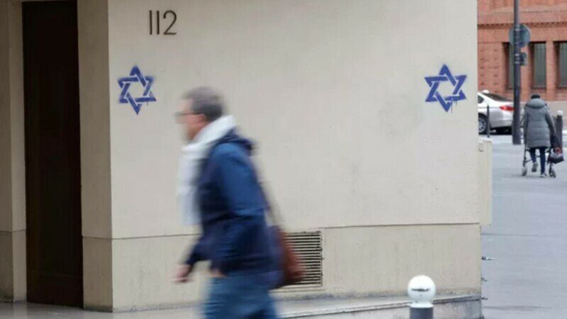 Antisemitism la Paris: pe mai multe clădiri a fost desenată steaua lui David