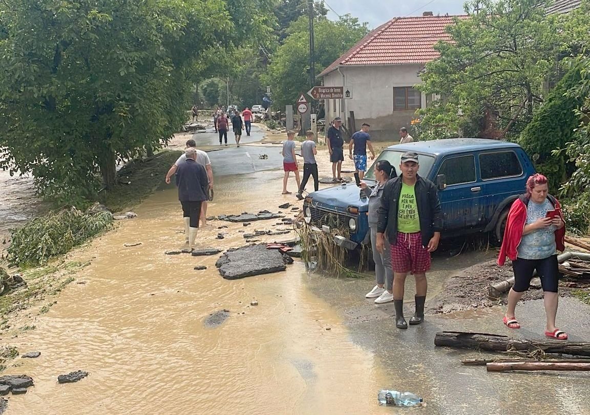 Peste 170.000 de lei pentru victimele inundaţiilor de la Brazii
