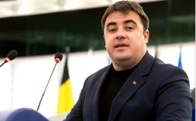 La USR, tăcerea e de AUR. În plin scandal mediatic,  europarlamentarul Vlad Botoș evită să ne spună cum a votat la Referendumul pentru familie