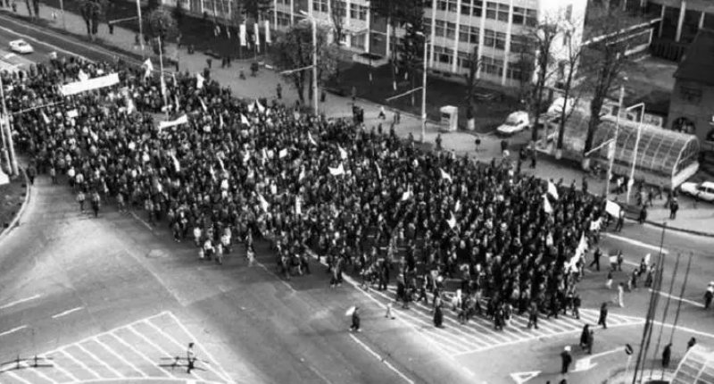 36 de ani de la revolta muncitorilor braşoveni; printre cei care s-au solidarizat cu protestatarii a fost şi un student arădean