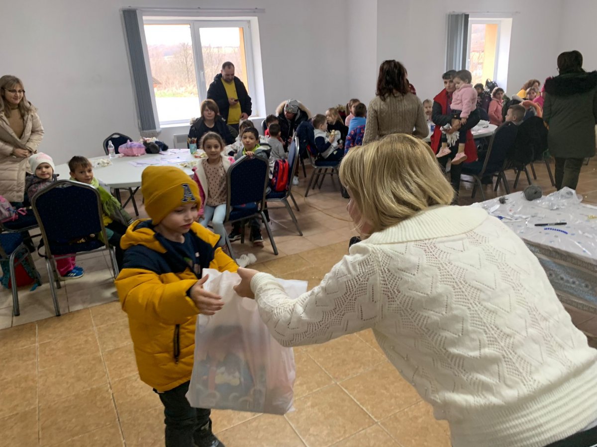 Povești de iarnă și mulți îngeri în comuna Tauț