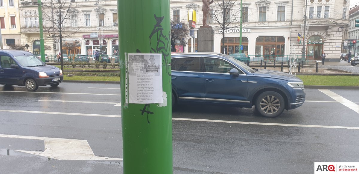 Afișe lipite în zona centrală: arădenii sunt avertizați cu privire la doi tineri acuzați că ar plasa bani falși / UPDATE: Au fost reținuți cu alte capete de acuzare