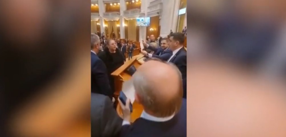 Simion către Șoșoacă: „Te agresez sexual, scroafo”; vezi ce a făcut ulterior senatoarea (VIDEO)