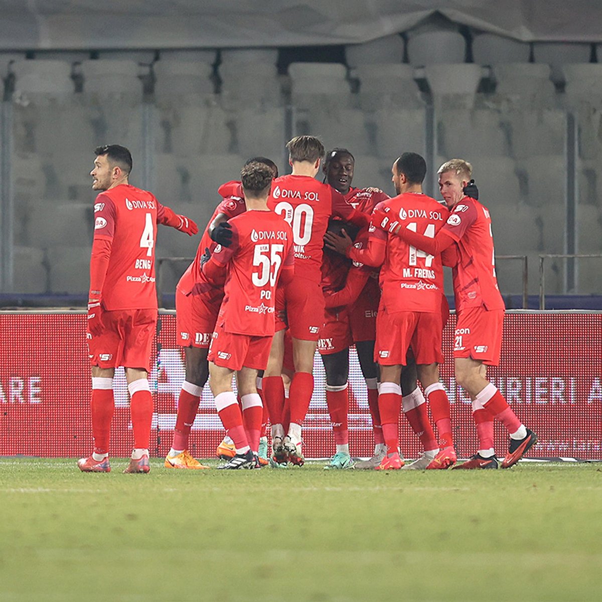 Remiză cu emoții la meciul UTA - U Craiova. Scor final 2-2