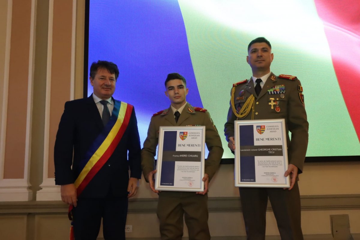 „Bene Merenti” pentru comandantul Batalionului „Radu Golescu”, lt. col. Gheorghe Țecu şi pentru fruntaşul Andrei Chiuaru